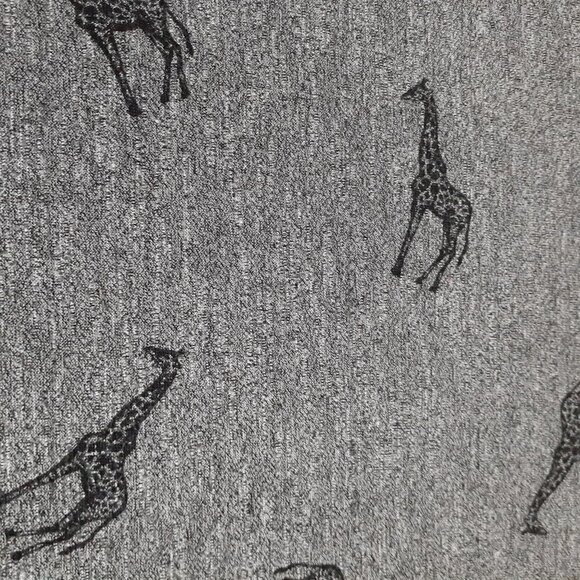 A Pea In the Pod Women's Maternity Size Small Gray Giraffe Print T-Shirt - Picture 6 of 11